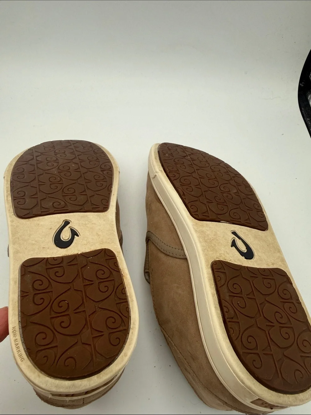 Women’s OluKai Pehuea Heu leather shearling-lined slip-on sneakers taupe sz 6